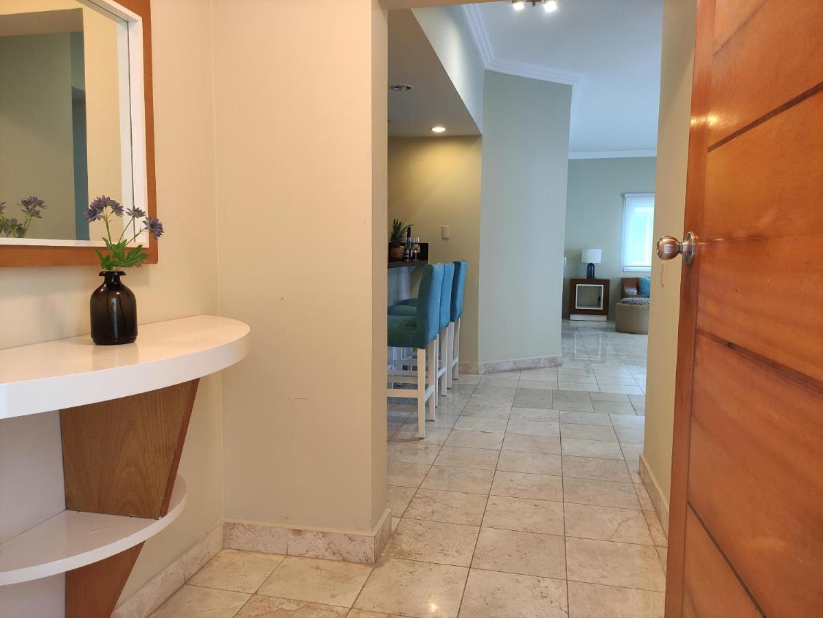 Chic Beachfront Apartment - Private Beach Access プンタ・カナ エクステリア 写真