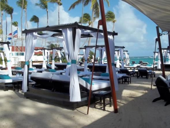 Chic Beachfront Apartment - Private Beach Access プンタ・カナ エクステリア 写真