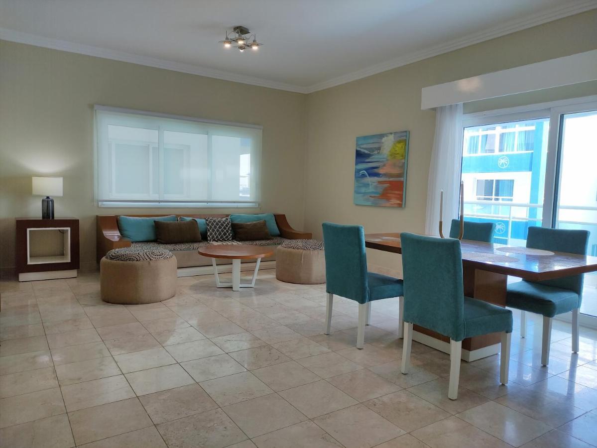 Chic Beachfront Apartment - Private Beach Access プンタ・カナ エクステリア 写真