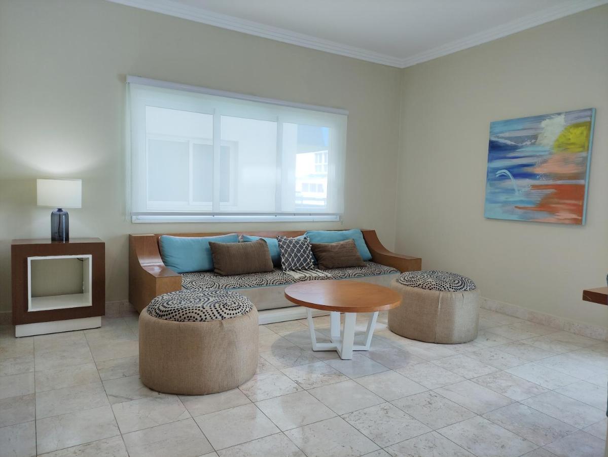 Chic Beachfront Apartment - Private Beach Access プンタ・カナ エクステリア 写真
