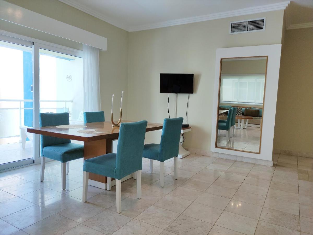 Chic Beachfront Apartment - Private Beach Access プンタ・カナ エクステリア 写真