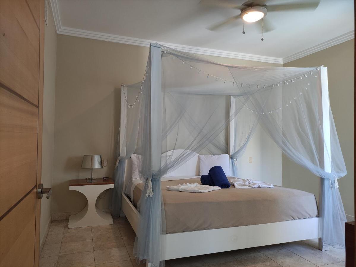 Chic Beachfront Apartment - Private Beach Access プンタ・カナ エクステリア 写真