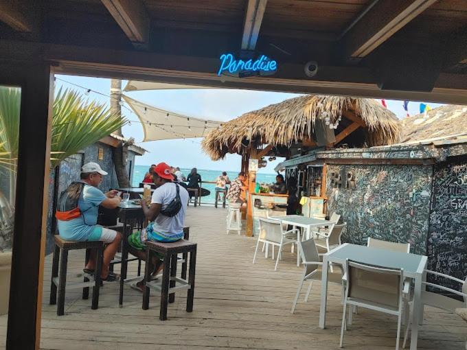 Chic Beachfront Apartment - Private Beach Access プンタ・カナ エクステリア 写真